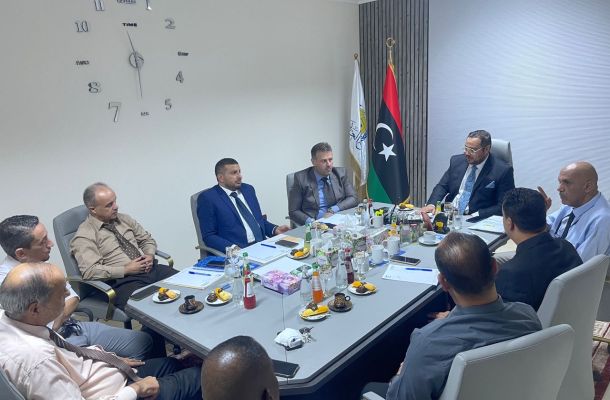 أفريكا إنتلجنيس: شبح العقوبات يخيم على صدام حفتر في لندن
