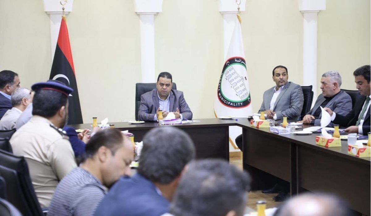 "العابد" يشدد على ضرورة تنفيذ اللوائح والضوابط المنظمة للعمل