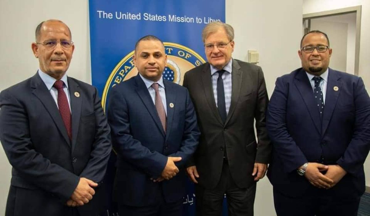 رئيس مجلس إدارة مؤسسة الاستثمار يلتقي السفير الأمريكي