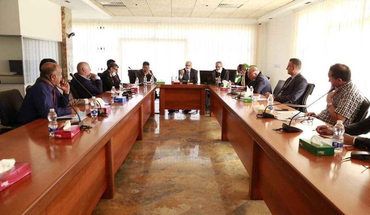 الجديد: المركزي يبحث إمكانية بيع الدولار بسعر 3.70 وإطلاق مشاريع تنموية برعاية المصرف والقطاع الخاص