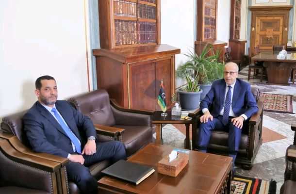 مسؤولون من بلدية زوارة يلتقون مع أعضاء المجلس الرئاسي ووزير التخطيط بحكومة الوحدة الوطنية