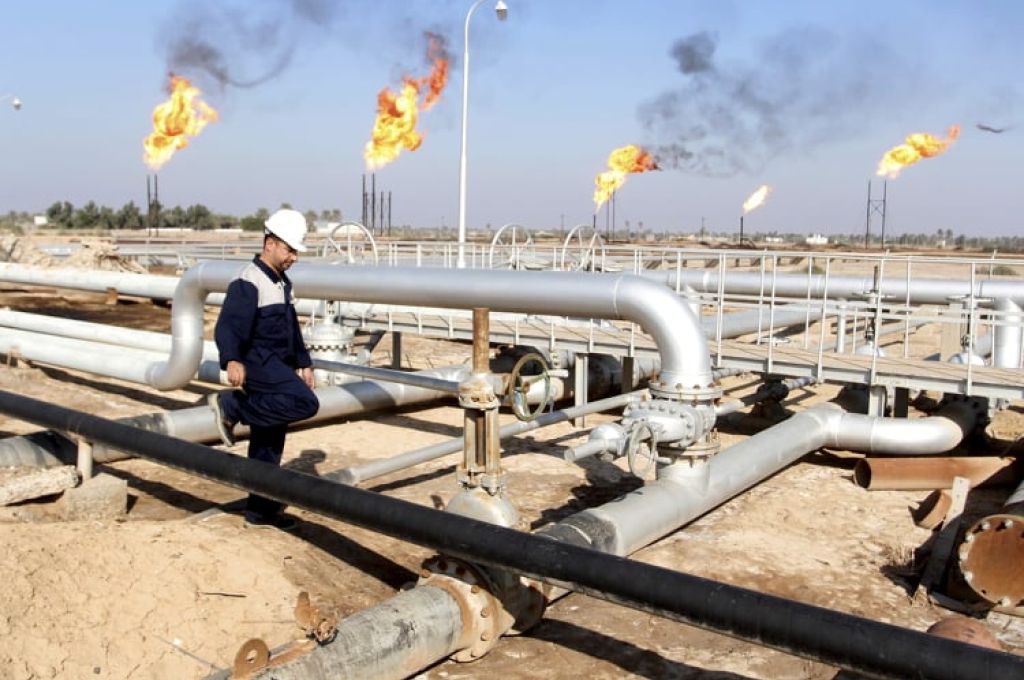 نقابة عمال النفط تطالب بتغيير مجالس إدارات الشركات النفطية