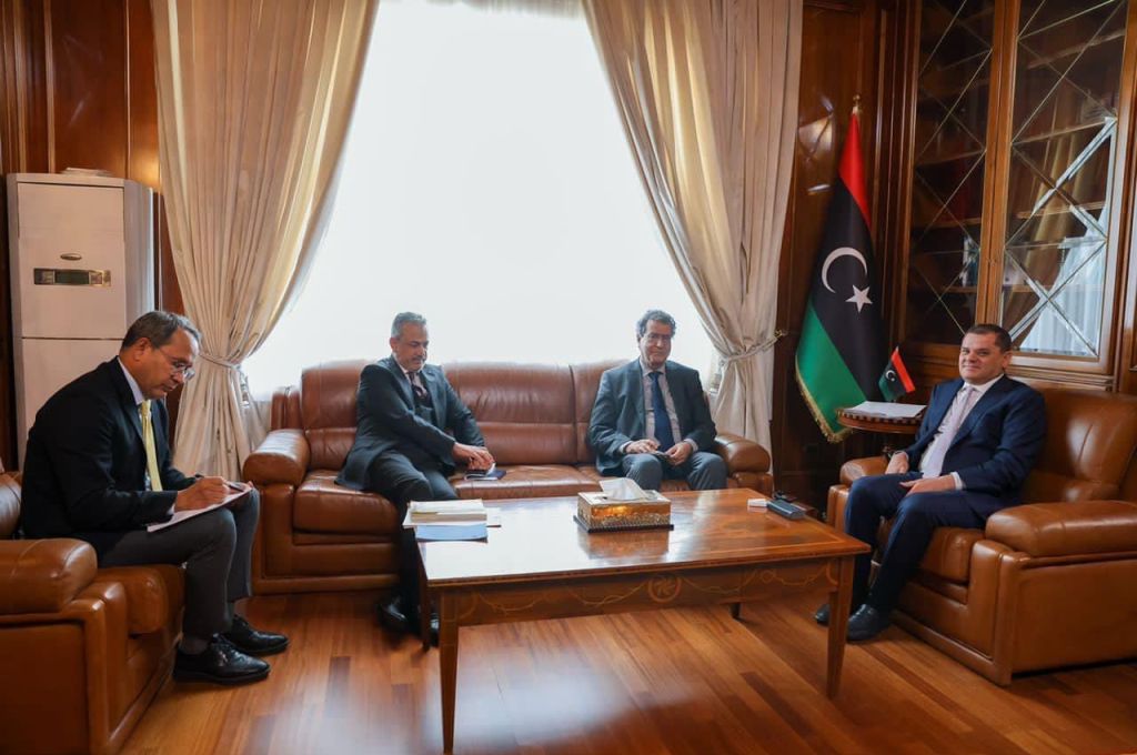 خاص.. مخالفاً لتعليمات الديوان.. "بن عياد" يستبعد الجيل الجديد ويكلف شركة روافد الخاصة بتنفيذ المشاريع بالحقول النفطية .. وهذه التفاصيل 