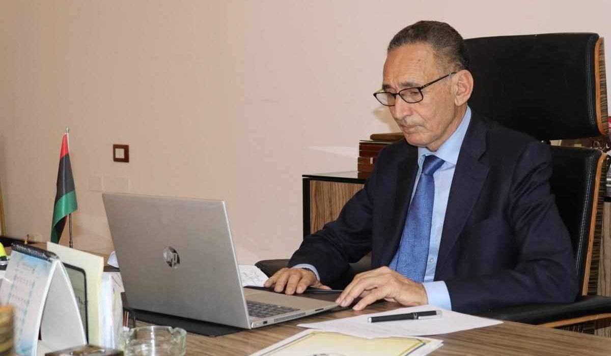 "الحويج " يصدر قرار بشأن تنظيم استيراد السلع وتقرير حكم.