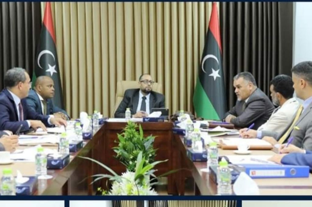 اجتماع لمناقشة خطة الإصلاحات الاقتصادية والإدارة الواجبة للمرحلتين الحالية والقادمة