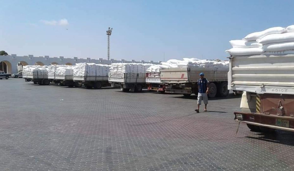 وزارة الاقتصاد ببنغازي تباشر بتوزيع الدقيق للمخابز في بنغازي