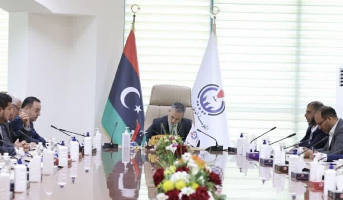 الوطنية للنفط تبحث ملفات التعاون المشترك مع شركة الكهرباء وجهاز الطاقات المتجددة