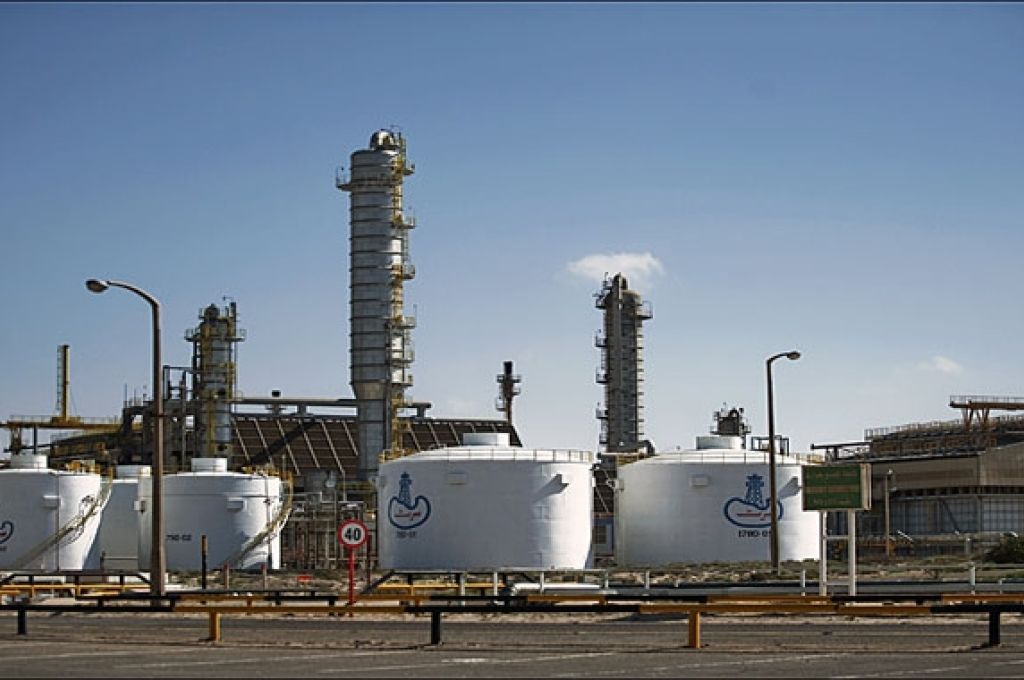 ليبيانا تقوم بحملة صيانة في زوارة وتجتمع مع عميده