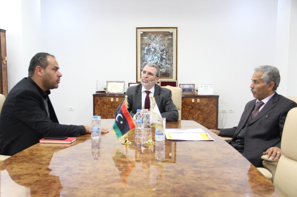المجلس البلدي زليتن يقدم دعماً مالياً للمؤسسات الصحية بالمدينة