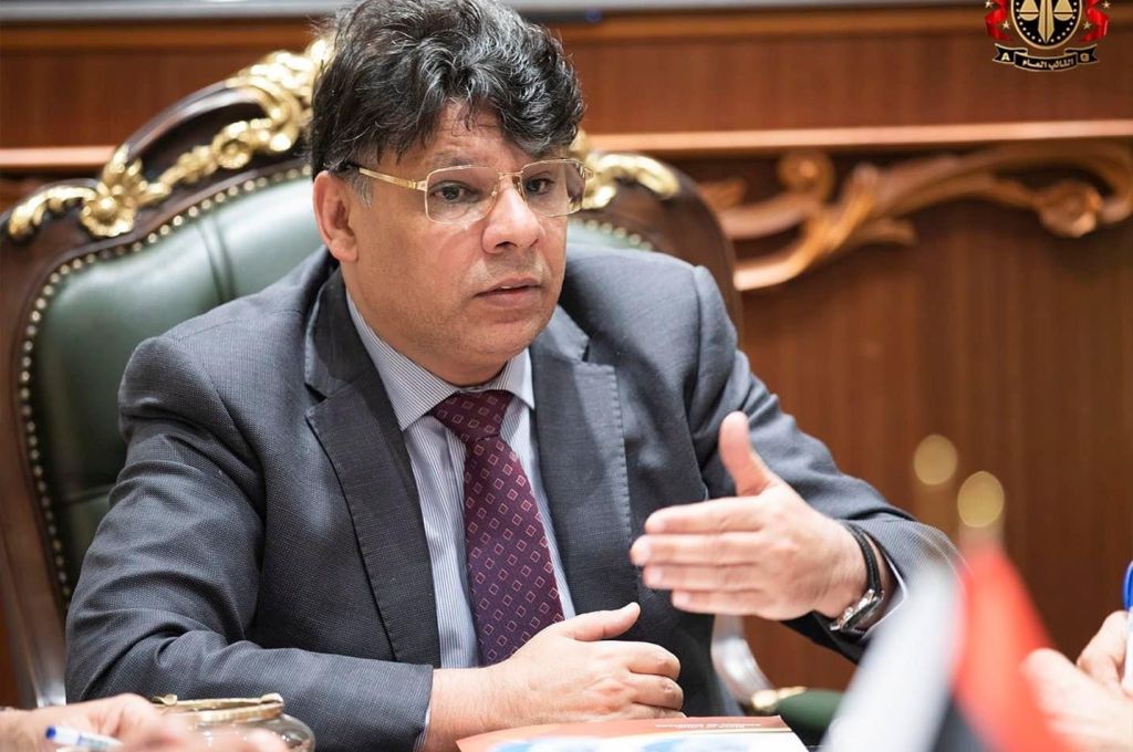 "علي محمود" يؤكد تلقيه تهديدات ورسائل ابتزاز من الأمير البلجيكي لوران