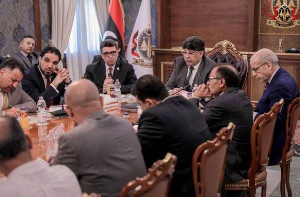 خاص.. محافظ المركزي يوجه المصارف بفتح حسابات مقومة بالنقد الأجنبي لصالح مكاتب وشركات الصرافة المرخصة