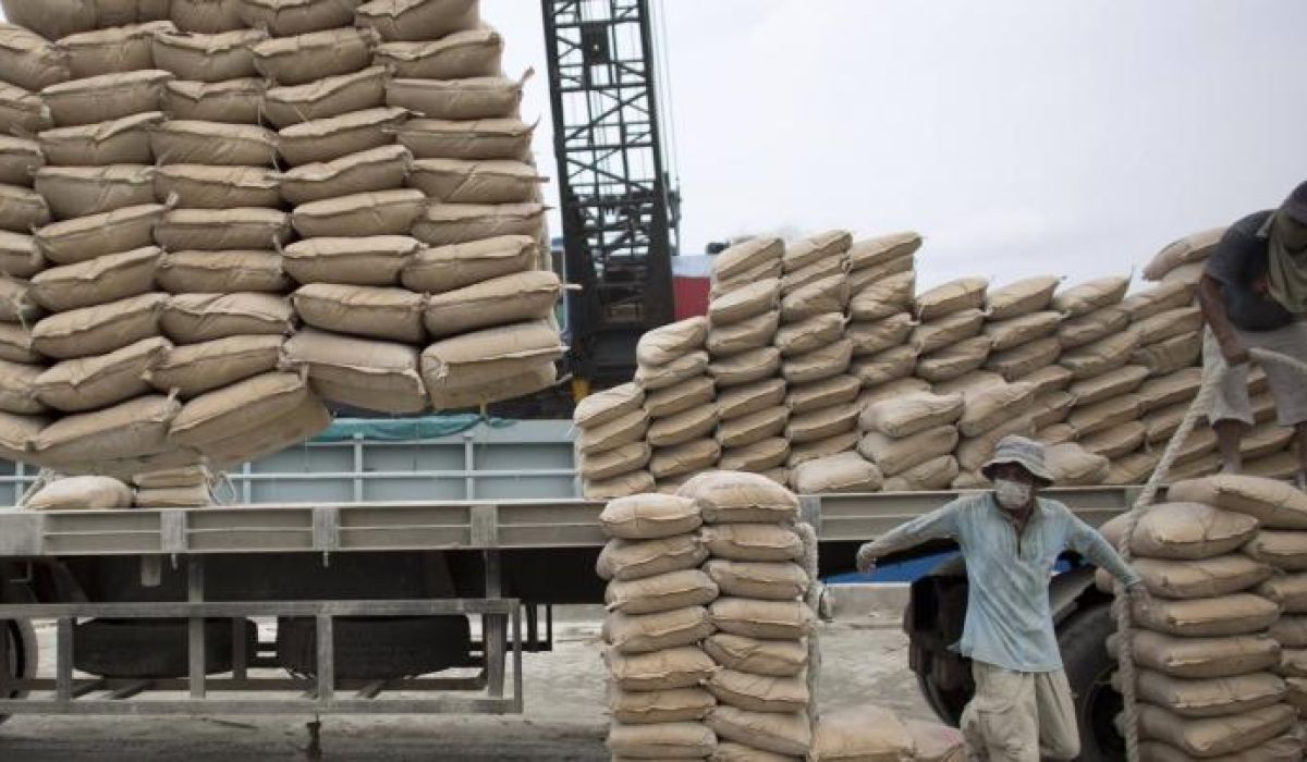 استئناف الإنتاج بمصانع زليتن يُخفض أسعار الأسمنت بالسوق