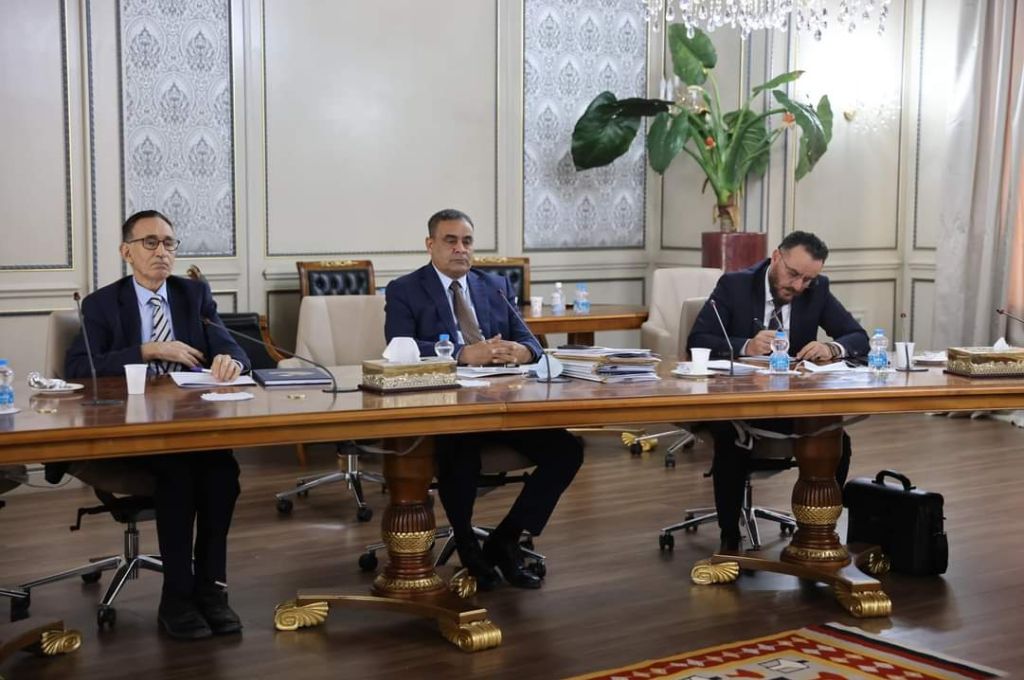 الدبيبة يناقش مع عدد من المسؤولين ملف صعوبات الحاصلين على الرقم الإداري ومصير أبناء الليبية المتزوجة من أجنبي