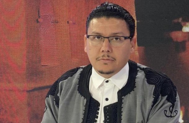 "أبوجناح" يقوم بتوقيع الدفعة الثانية من قرارات تسوية الدرجات الوظيفية للعناصر الطبية والطبية المساعدة