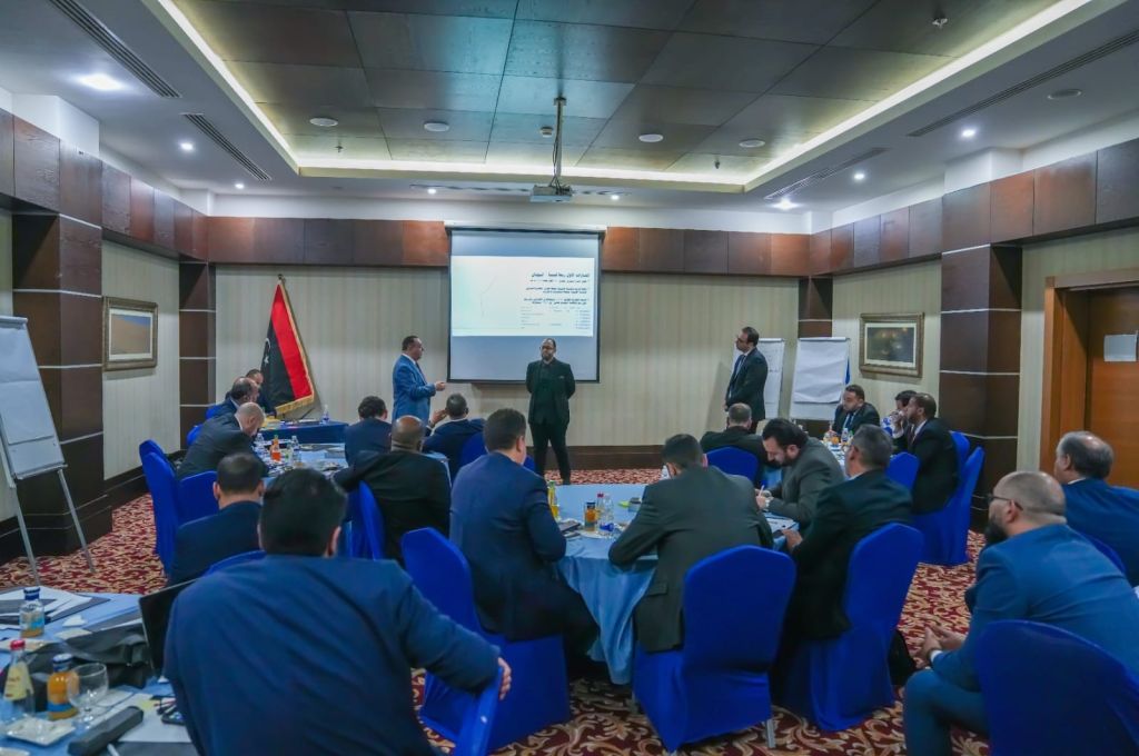 وزير الشباب يعقد اجتماعاً بخصوص توزيع الدفعة الأولى من صكوك القروض السكنية