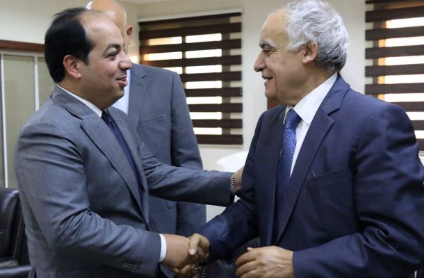 بلدي الرياينة يبحث مع مصرف الوحدة سبل توفير السيولة