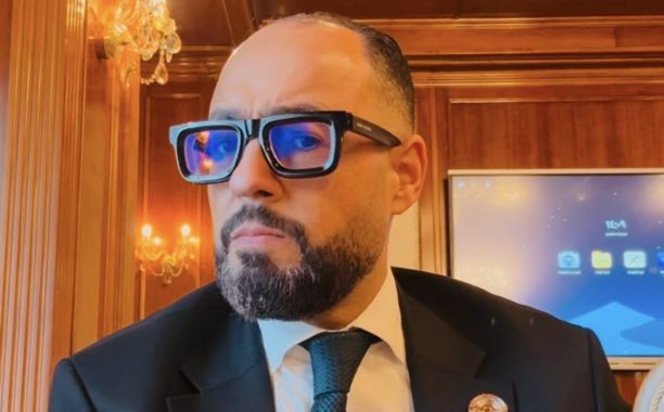 تواصل حملة تنظيف غرف تصريف مياه الأمطار ببلدية حي الاندلس