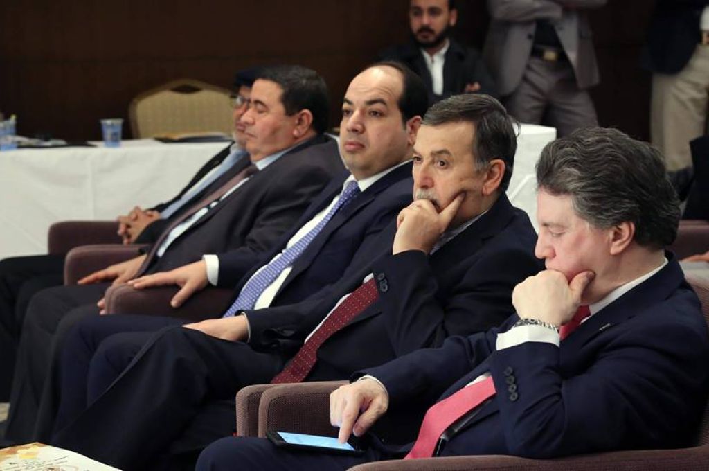 فريق الصيانة بمكتب بريد أوجله يواصل العمل على إرجاع التغطية للمنطقة