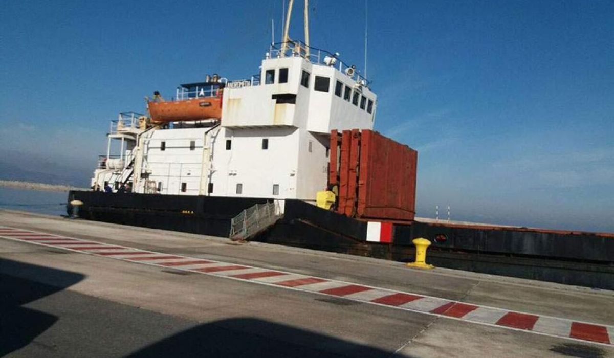 حبس طاقم السفينة "أندروميدا"