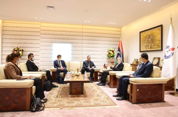 وكيل وزارة العمل والتأهيل يتابع سير العمل بمركز التدريب الليبي الكوري