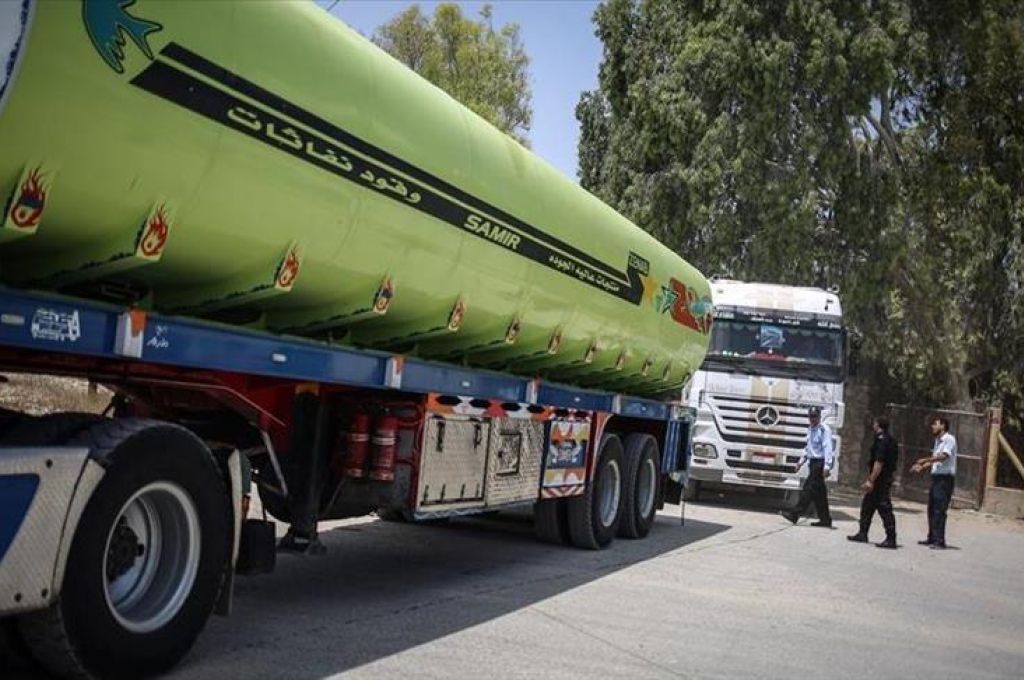 الوطنية للنفط تسلم معدات لضخ المياه في عدد من بلديات المنطقة الجنوبية