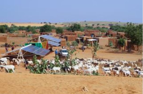 صنع الله يناقش مع وزير الحكم المحلي برامج التنمية المكانية المستدامة التي تدعمها المؤسسة الوطنية للنفط