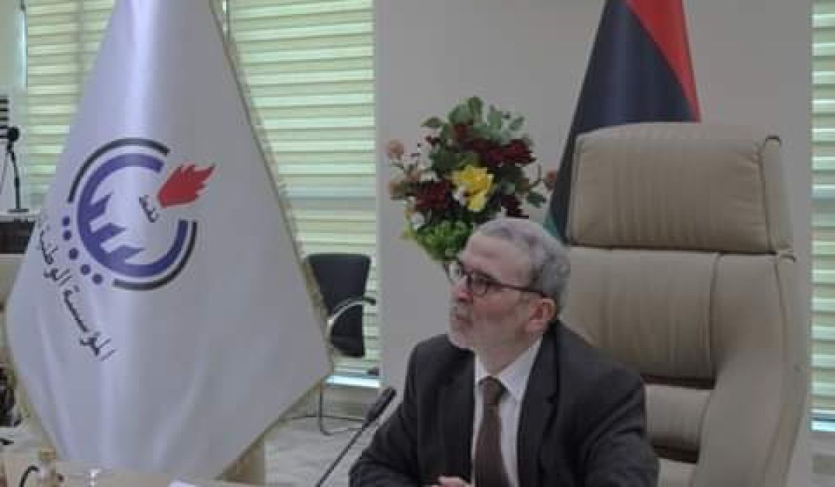 المؤسسة الوطنية للنفط تبحث إمداد المناطق الجنوبية بالمحروقات