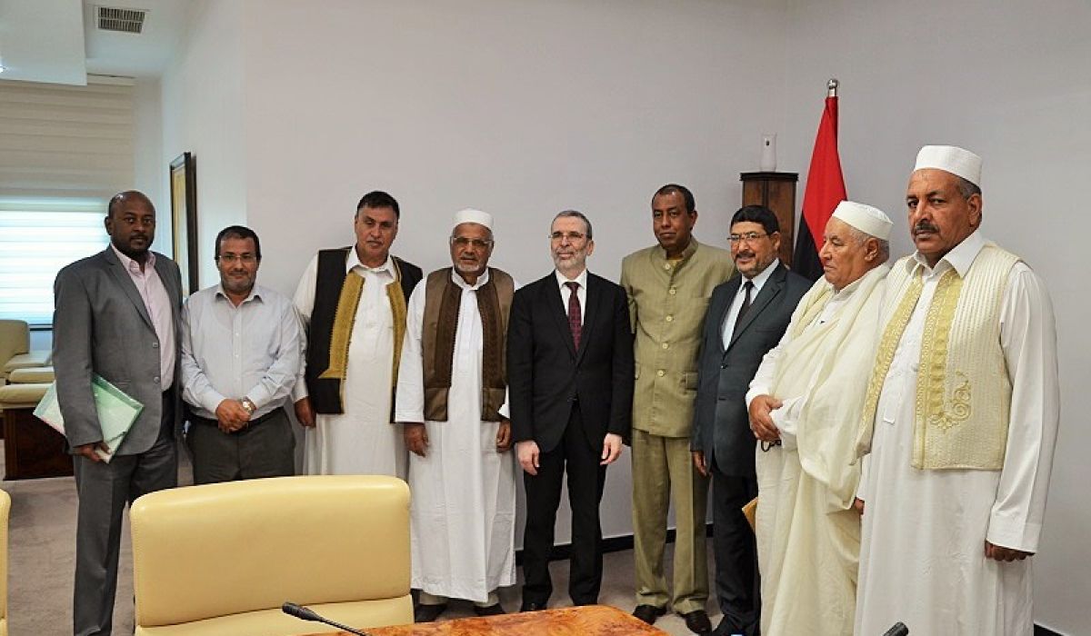 اجتماع رئيس المؤسسة الوطنية للنفط مع رئيس لجنة المصالحة الوطنية و وفد من اعيان المنطقة الشرقية