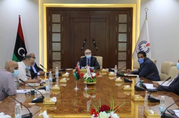 الواحة تناقش مع شركة الإنشاءات النفطية عدة مشاريع