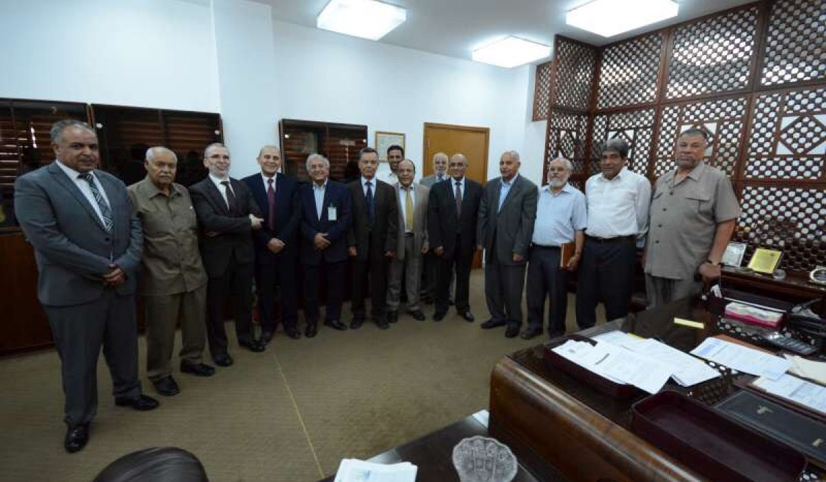 صنع الله يلتقي مع مجموعة من قدامى الخبرات النفطية بمدينة بنغازي