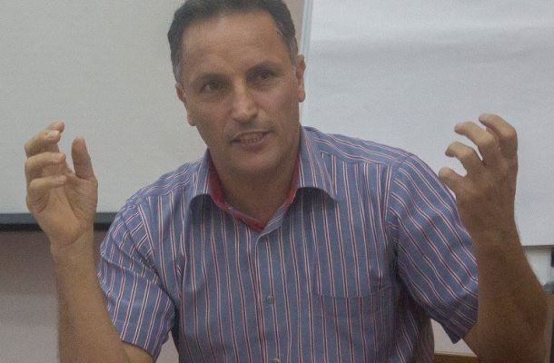 الدريني يطالب المركزي بتسهيل إجراءات حصول الزبائن على بطاقات فيزا