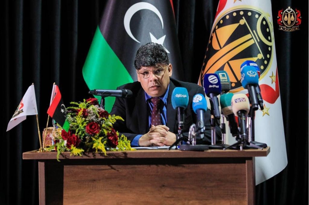 وزير الشباب يعقد اجتماعاً بخصوص توزيع الدفعة الأولى من صكوك القروض السكنية