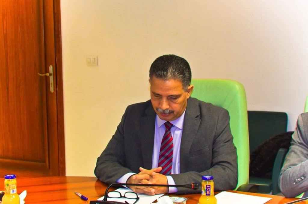 الشيخ يقلل من أهمية مذكرة الضبط الصادرة بحقه