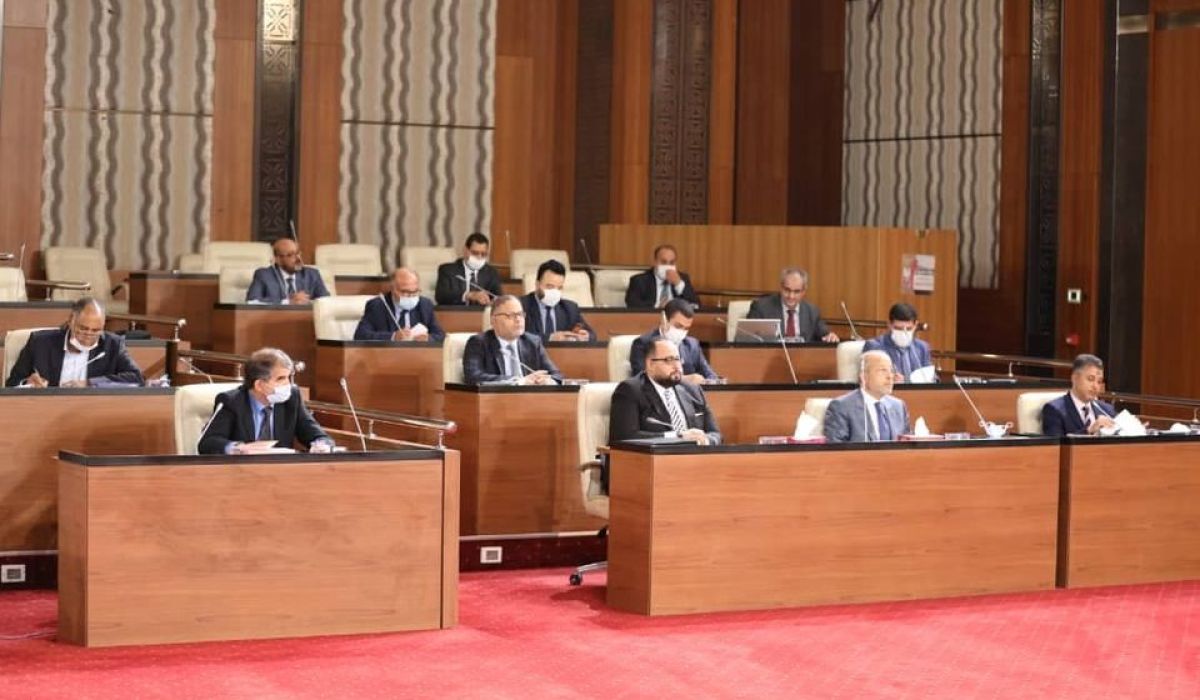 "الكبير" يكشف ضغوطات على المصارف بالمنطقة الشرقية أبرزها التجارة والتنمية وطباعة 15 مليار في روسيا