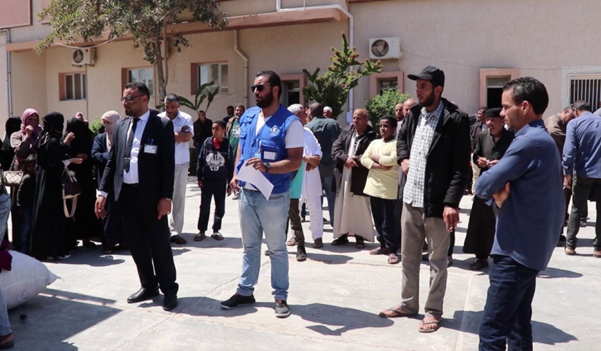 لجنة الأزمة: عدد الأسر النازحة خارج مراكز الإيواء تجاوز 18 ألف أسرة و تم توزيع المخصصات و تنظيم العمل بالبلديات