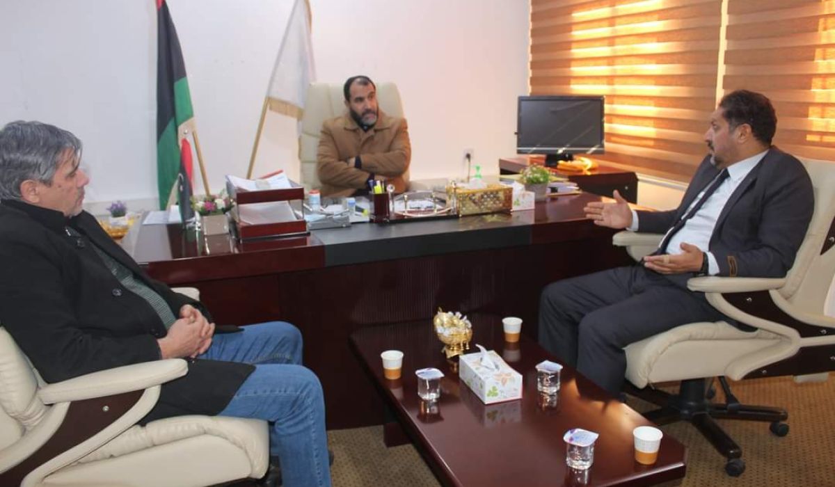 "الحاسي" يتابع مع نقيب عام التعليم الوضع الراهن للعملية التعليمية