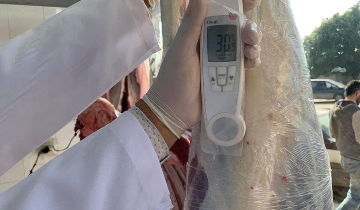 مخالفة عدد من "قصابي بيع اللحوم" في بلدية أبوسليم