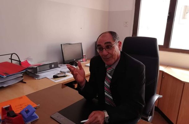 "بالفيديو" مواطنون غاضبون من تأخر صرف مرتباتهم يتظاهرون وسط ميدان الشهداء وقوات مكافحة الشغب تفرقهم