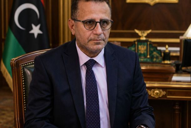 " أبوجناح" يبحث ما تعانيه المنطقة الجنوبية من صعوبات ومختنقات في مجال المواصلات والنقل