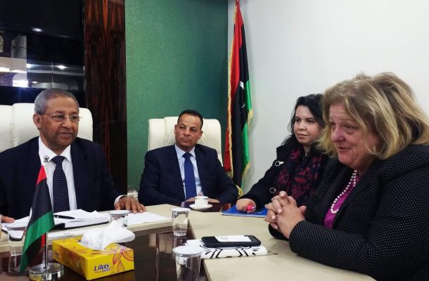السراج يعد البلديات بتوسيع صلاحياتها وتخصيص ميزانيات كافية لها