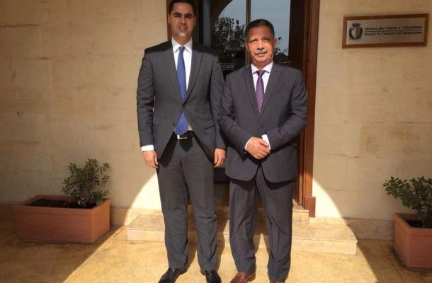 وزير الصناعة بالمؤقتة يدرس التعاون مع السفير السوري