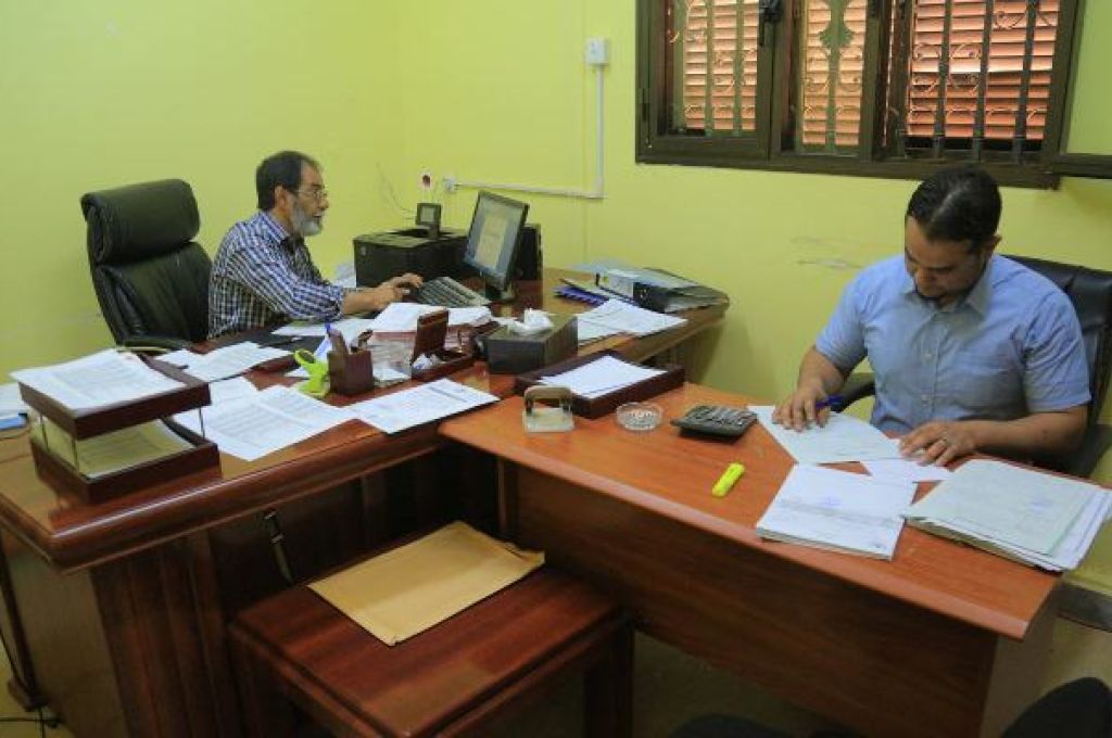 ليبيانا تقوم بحملة صيانة في زوارة وتجتمع مع عميده