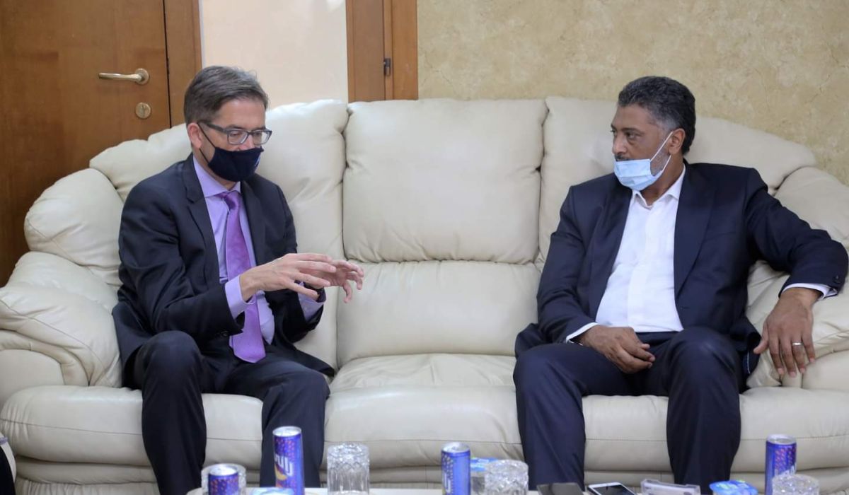 السفير الألماني يجتمع برئيس شركة الكهرباء ويقدم مقترحات لحل أزمة انقطاع التيار الكهربائي