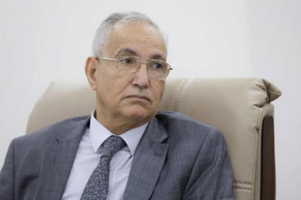 خاص.. مشيراً إلى مؤسسة النفط والميزانية والنفقات.. "زرموح" يضع الحلول لتجنب تخفيض قيمة الدينار