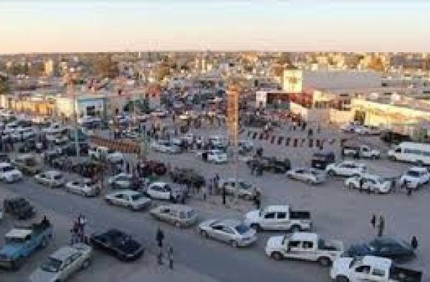 بلدي الخمس يوزع مستحقات المواطنين المالية