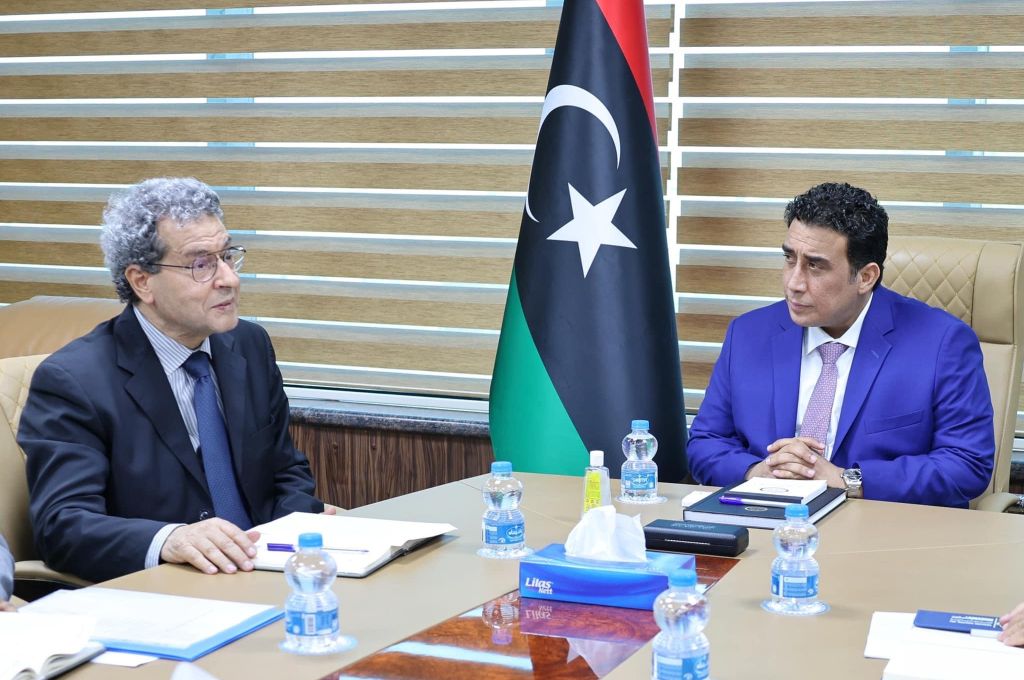 فريق العمل الاقتصادي يجتمع مع شركة عابرة الصحراء لمناقشة سبل وضع التحول الرقمي وخدمات الانترنت