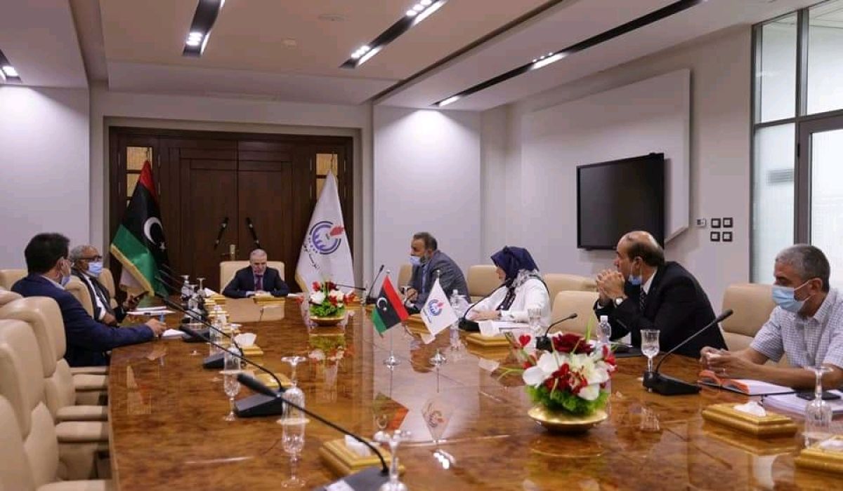 الوطنية للنفط تطلع على سير العمل وتطوير مصحة النفط