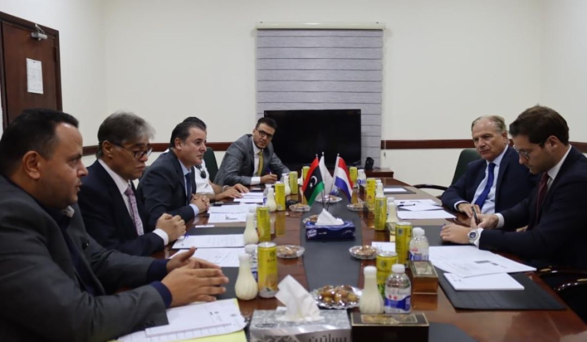 أبو ستة يبحث مع السفير الهولندي تعزيز التعاون الاقتصادي بين ليبيا وهولندا