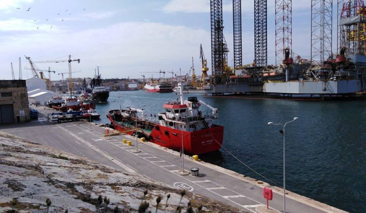 القوات البحرية الليبية توضح ملابسات الاستيلاء على سفينة إنقاذ في المياه الإقليمية الليبية