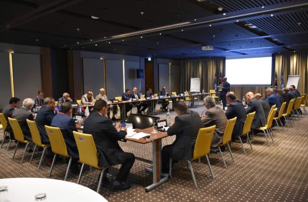 القوة الأمنية المشتركة تقوم بإزالة مستودع مُعد لتجهيز المطابخ واقع تحت خطوط نقل الطاقة الكهربائية بمنطقة مشروع الهضبة